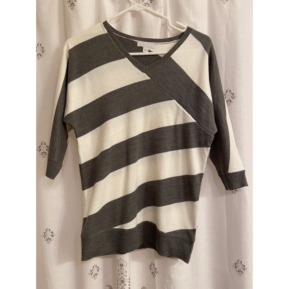 Grey and White Sweater New York and Company Small